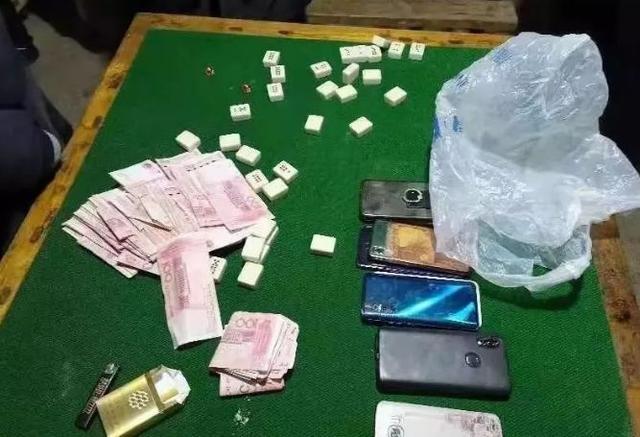 Cha con anh Ngoạn dẫu cuộc sống còn vất vả nhưng vẫn lạc quan yêu đời.